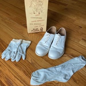 Men’s Hush Puppies dress shoes with socks and gloves in the original box.